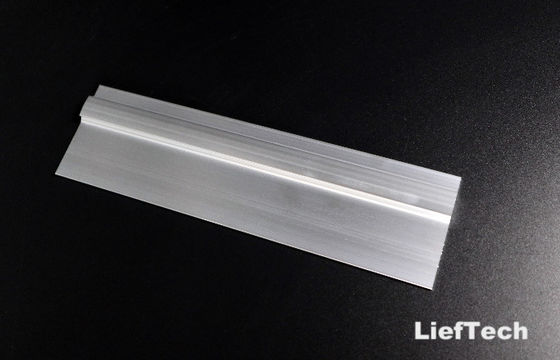 Rura z profilem aluminiowym z zespołem śrubokrętu na krawędzi